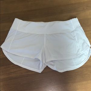 LULULEMON Speed Up 2.5 in. white shorts worn twice